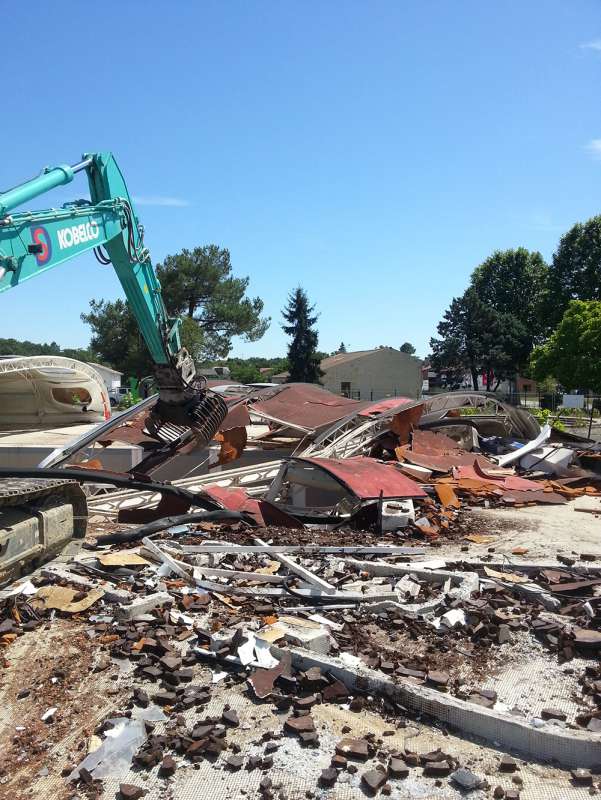 Démolition de la piscine Tournesol à Lesparre-Médoc