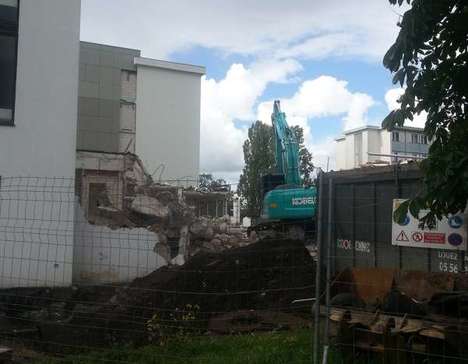 Démolition au village Universitaire 5 à Talence