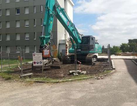 Démolition au village Universitaire 5 à Talence