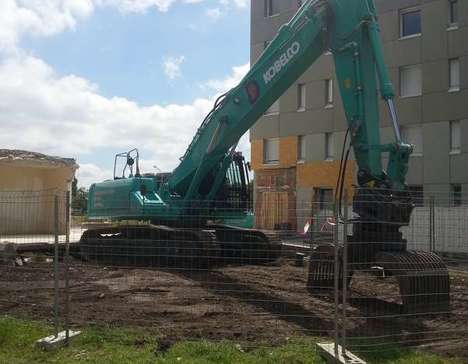 Démolition au village Universitaire 5 à Talence