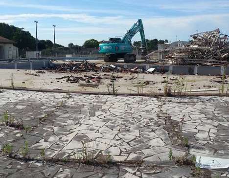 Démolition de la piscine Tournesol à Lesparre-Médoc