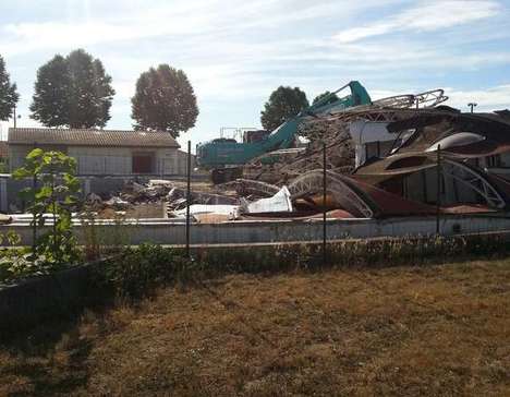 Démolition de la piscine Tournesol à Lesparre-Médoc